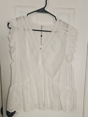 White Eyelet V-Neck Sleeveless Blouse